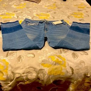 Junior jeggings crop above the ankle